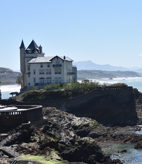 Visite : La Villa Belza et le Cabaret “Le Chât ...