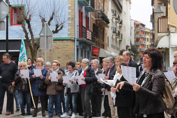 "Zarautz Kantuan" chansons basques dans les ru ...