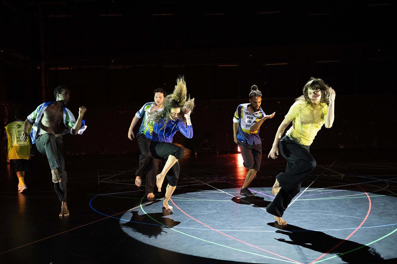 "Exit Above" Anne Teresa De Keersmaeker, Meske ...