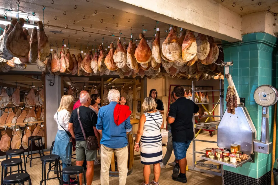 Visite guidée atelier de jambon à Bayonne avec ...