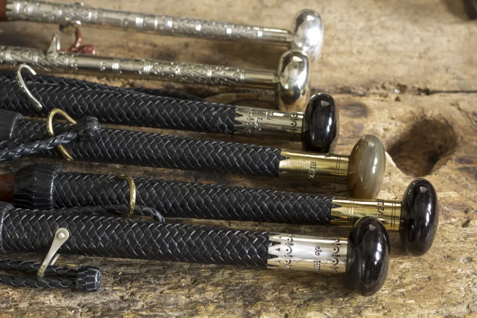 Bâtons traditionnels basques, artisanat famili ...