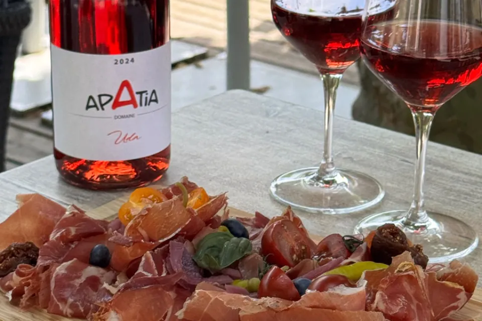 Des plats savoureux, des vins sélectionnés et ...