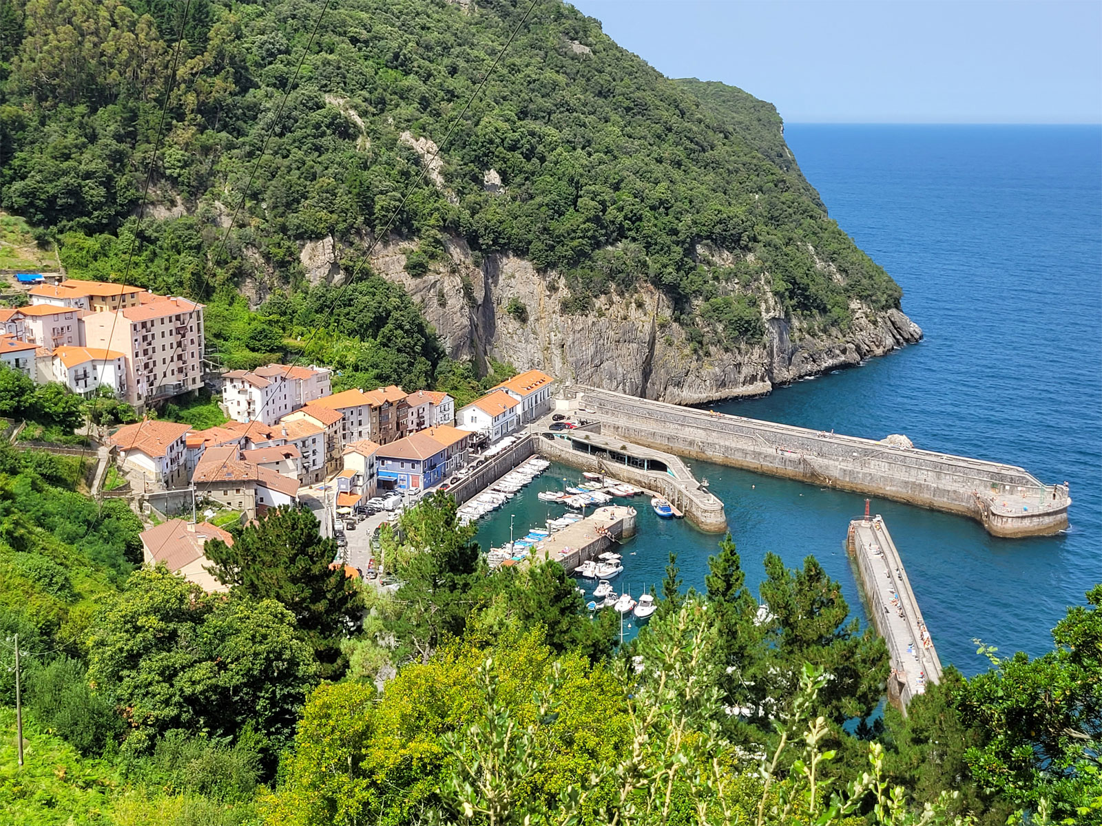 Visitez Elantxobe, mettez-vous la tête à l’env ...