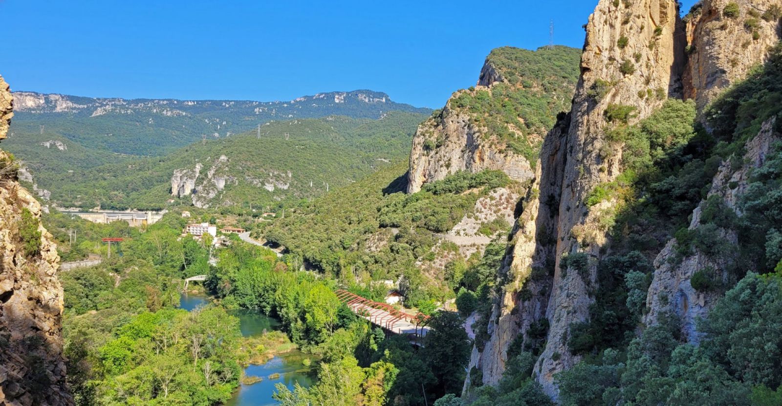 The Harri Gorri via ferrata in Sobrón and its  ...