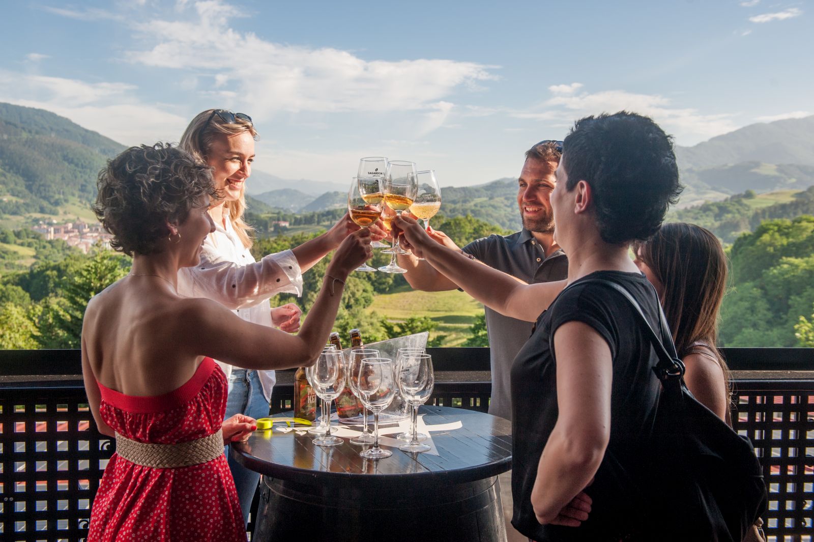 Sagardoa Route, an immersion in the sparkling and fruity world of Basque cider