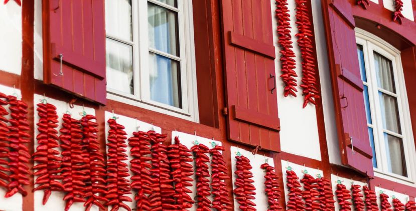 Le village d'Espelette fête le piment le dernier weekend d'octobre - Guide  du Pays Basque